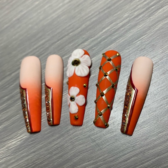 Handmade Luxury Press on Nails - Picture 4 of 9